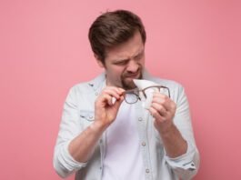 Best Way to Clean Eyeglasses Safely, Prevent Damage, and Keep Them Spotless